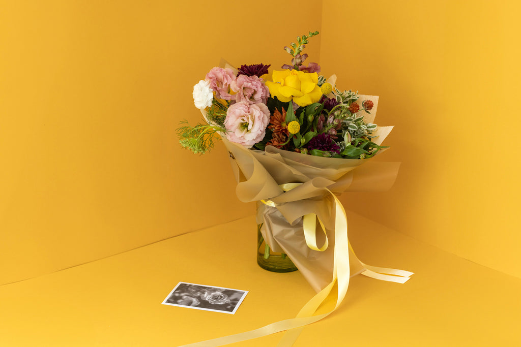 Sunkissed Bouquet en Florero
