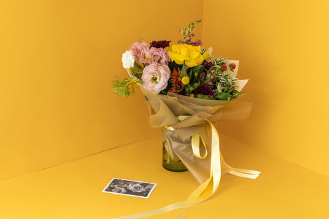 Sunkissed Bouquet en Florero