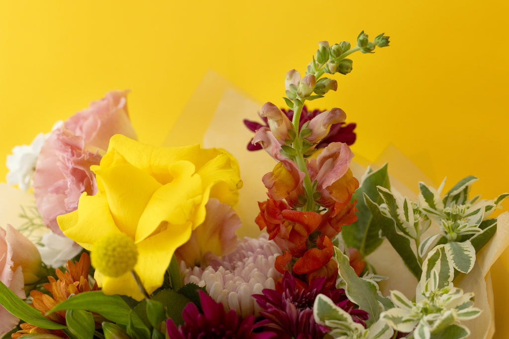 Sunkissed Bouquet en Florero