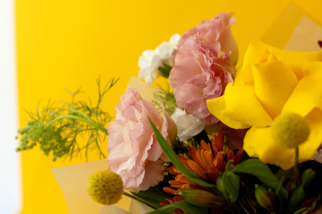 Sunkissed Bouquet en Florero